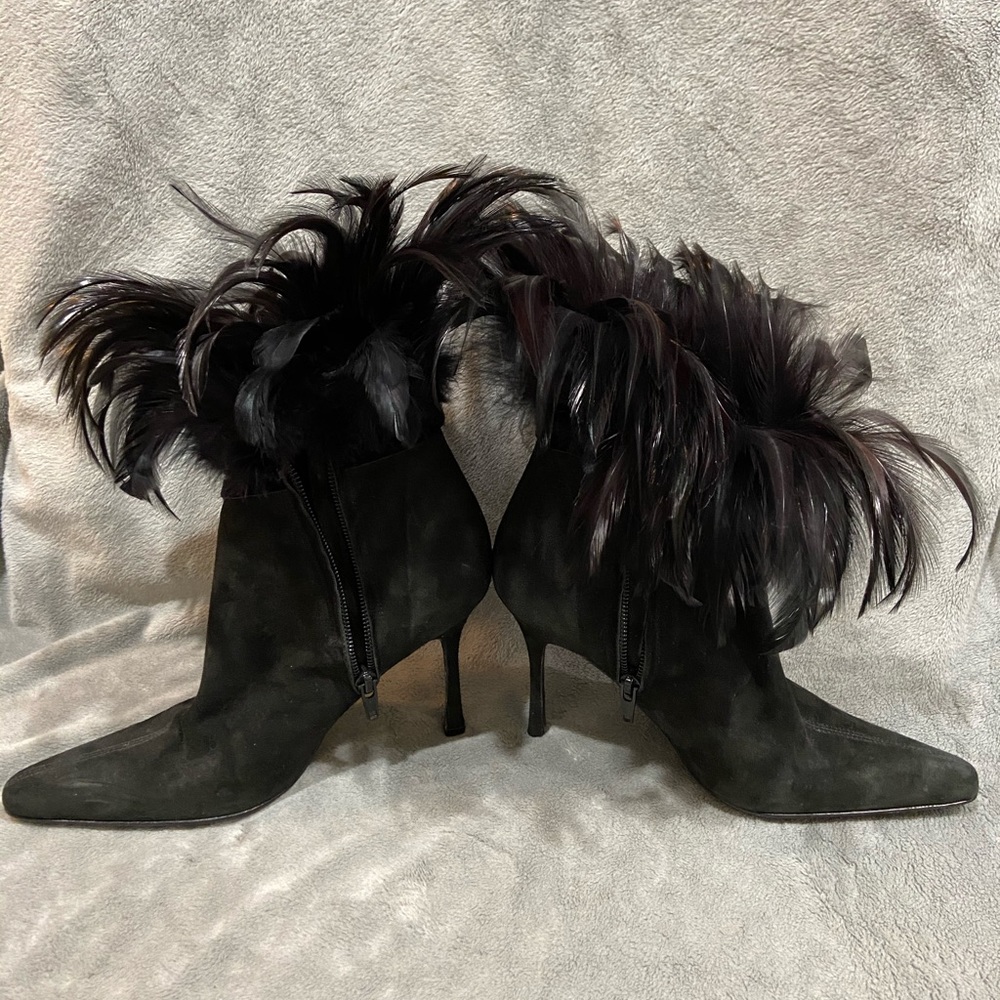 Vero Cuoio Feather lined suede booties NWOT